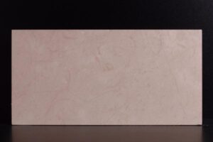 Beżowa płytka marmurowa na czarnym tle - Metamar