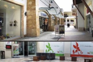 Wnętrze galerii handlowej z sklepami, witrynami i ozdobami - Metamar