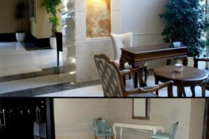 Elegancki hotel lobby z białymi meblami, drewnianym fortepianem i roślinami doniczkowymi.