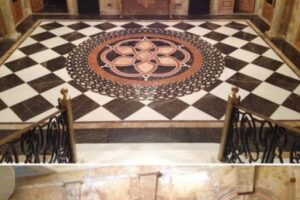 Podłoga w holu z szachownicą i geometrycznym ornamentem - Metamar