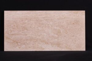 Beżowy marmur z naturalnymi wzorami i plamami - Metamar