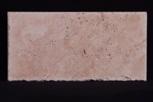 Cegła trawiasta beżowa, tekstura piana, rustykalny wygląd