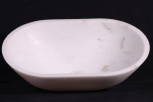 Biała marmurowa miska owalna na czarnym tle - Metamar