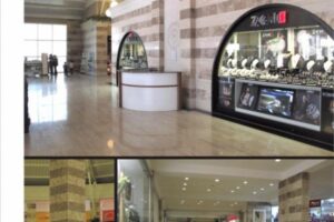 Wnętrze galerii handlowej z przeszklonymi witrynam - Metamar