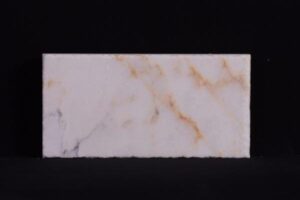 Płyta marmurowa z beżowymi i szarymi żyłkami na czarnym tle - Metamar