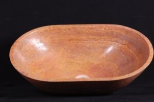 Terrakotowa umywalka o owalnym kształcie na czarnym tle - Metamar