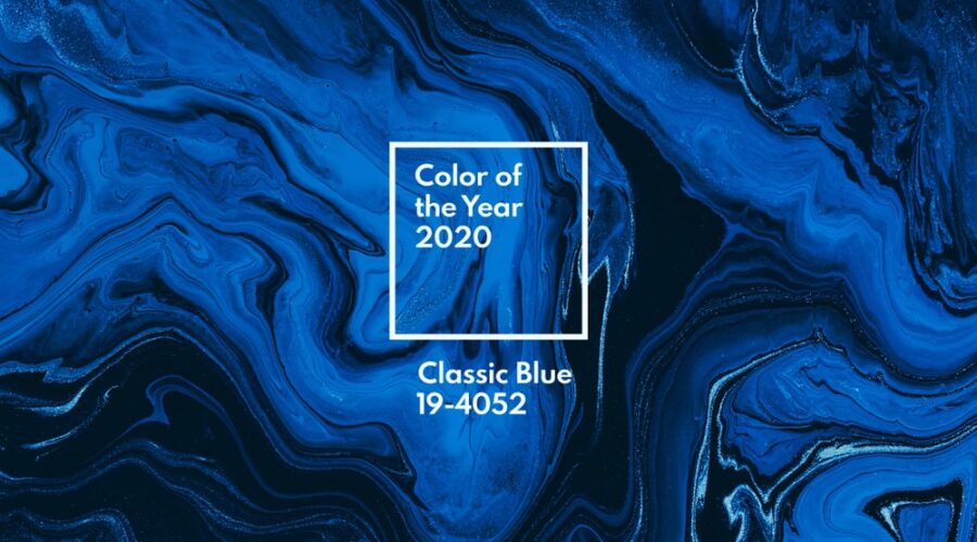 Abstrakcyjny niebieski wzór z tekstem Color of the Year 2020 Classic Blue 19-4052 - Metamar